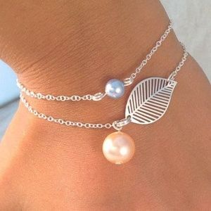 Beautiful  Pearl and leaf bracelet new with tags